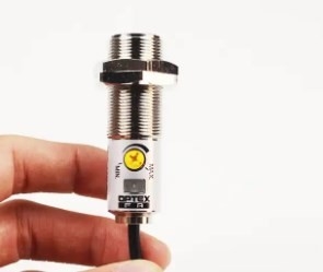 Cylindrical Photoelectric Sensor NPN/PNP Range 0-110mm Diffuse Reflection Output 1 Rotation Amoun CDD-11
